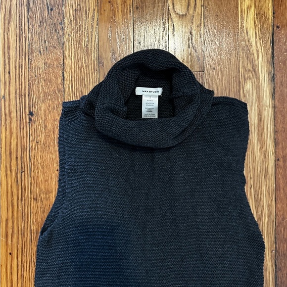 Max Studios small knit dress in grey - Picture 3 of 3